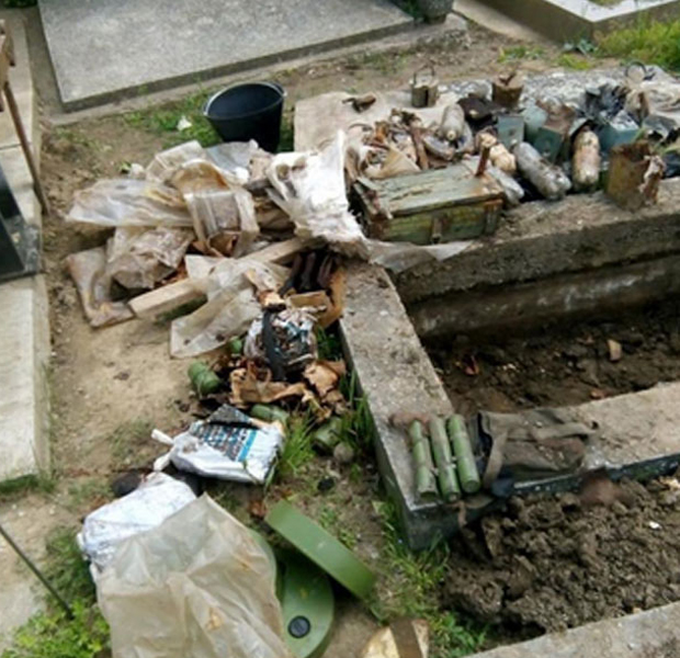 ОД ПУШКЕ ДО РАКЕТНОГ БАЦАЧА: У гробници пронађен арсенал оружја и експлозива (ФОТО)